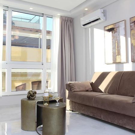 Central Metropolis Luxury Living Athena Bagian luar foto