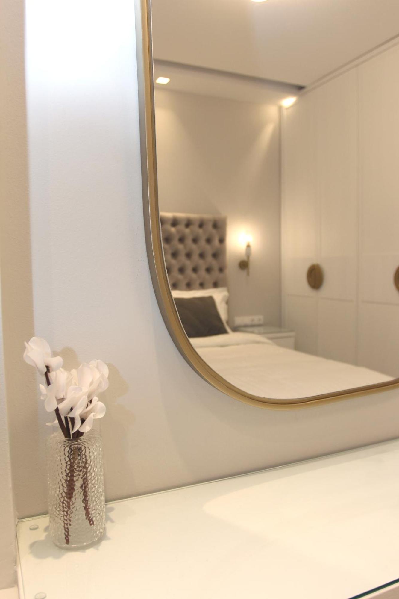 Central Metropolis Luxury Living Athena Bagian luar foto