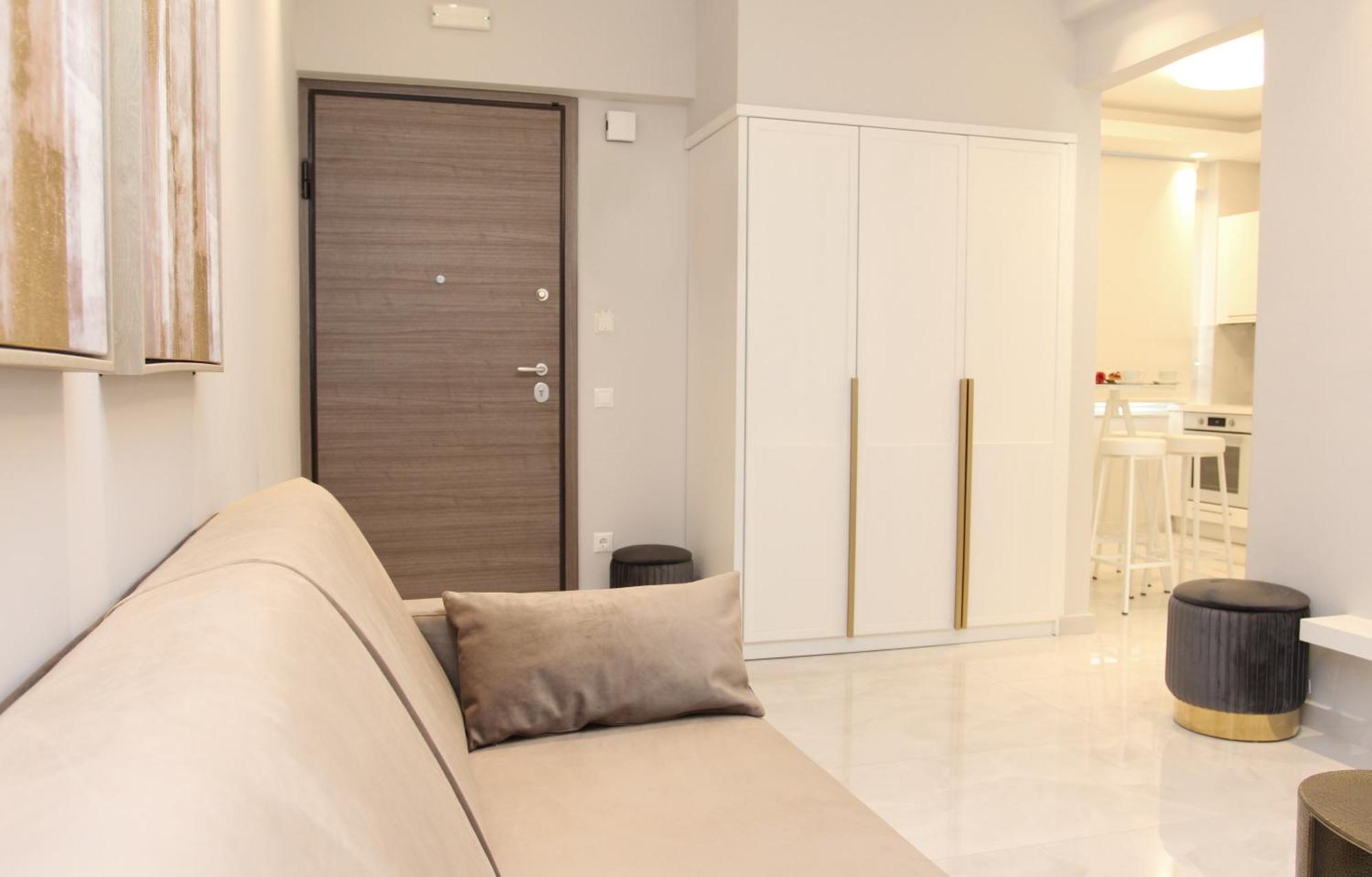 Central Metropolis Luxury Living Athena Bagian luar foto