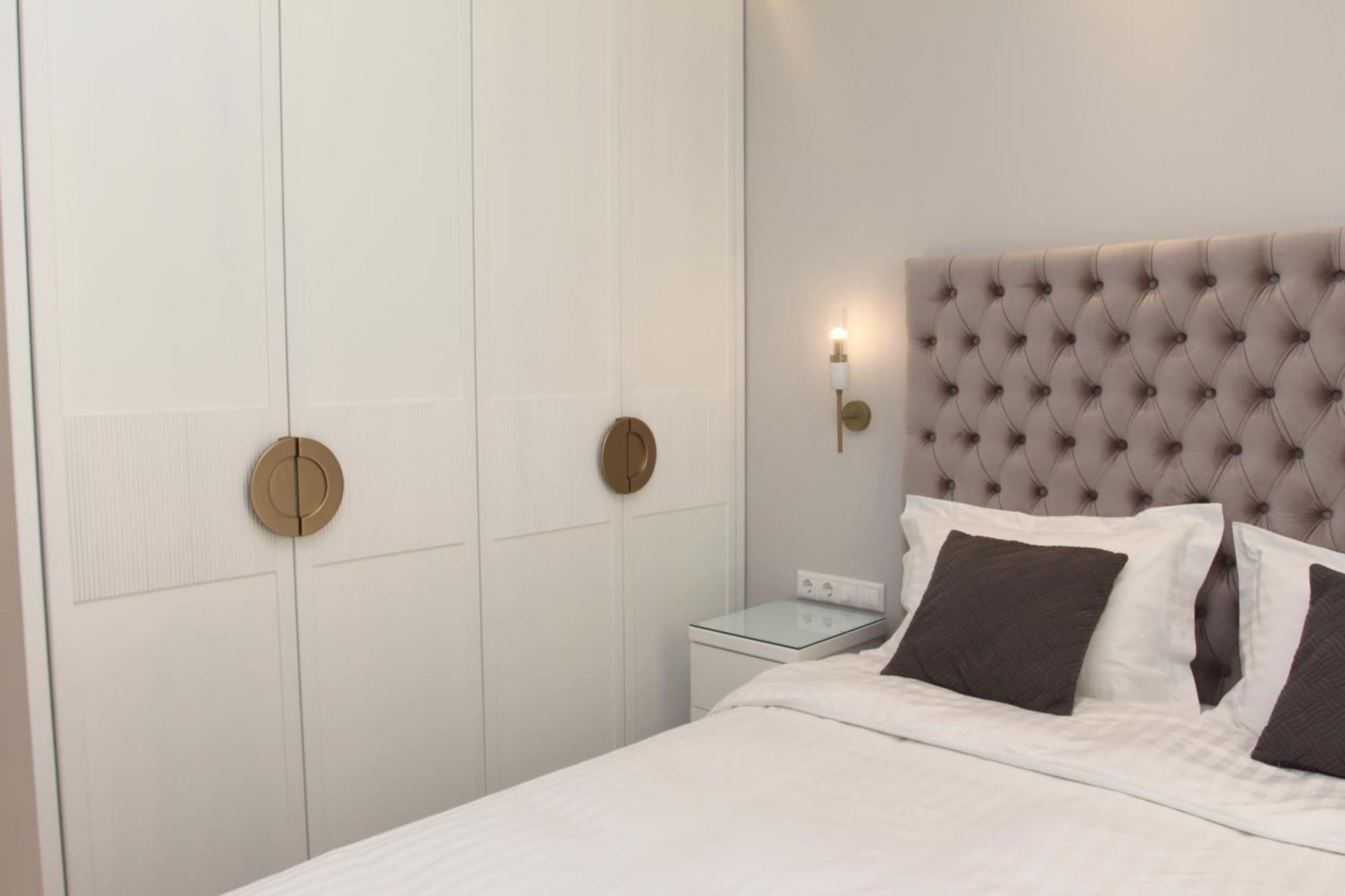Central Metropolis Luxury Living Athena Bagian luar foto