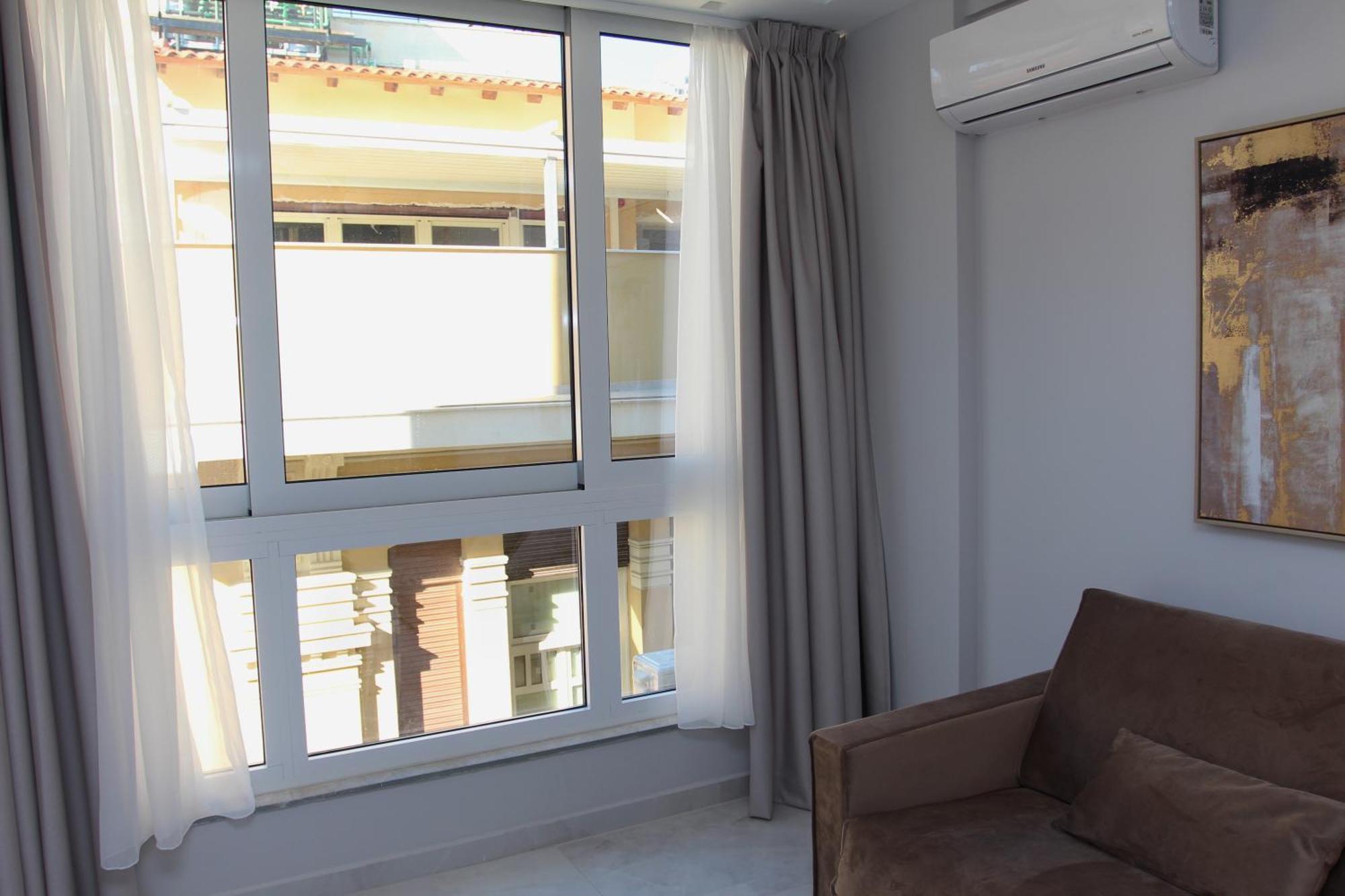 Central Metropolis Luxury Living Athena Bagian luar foto