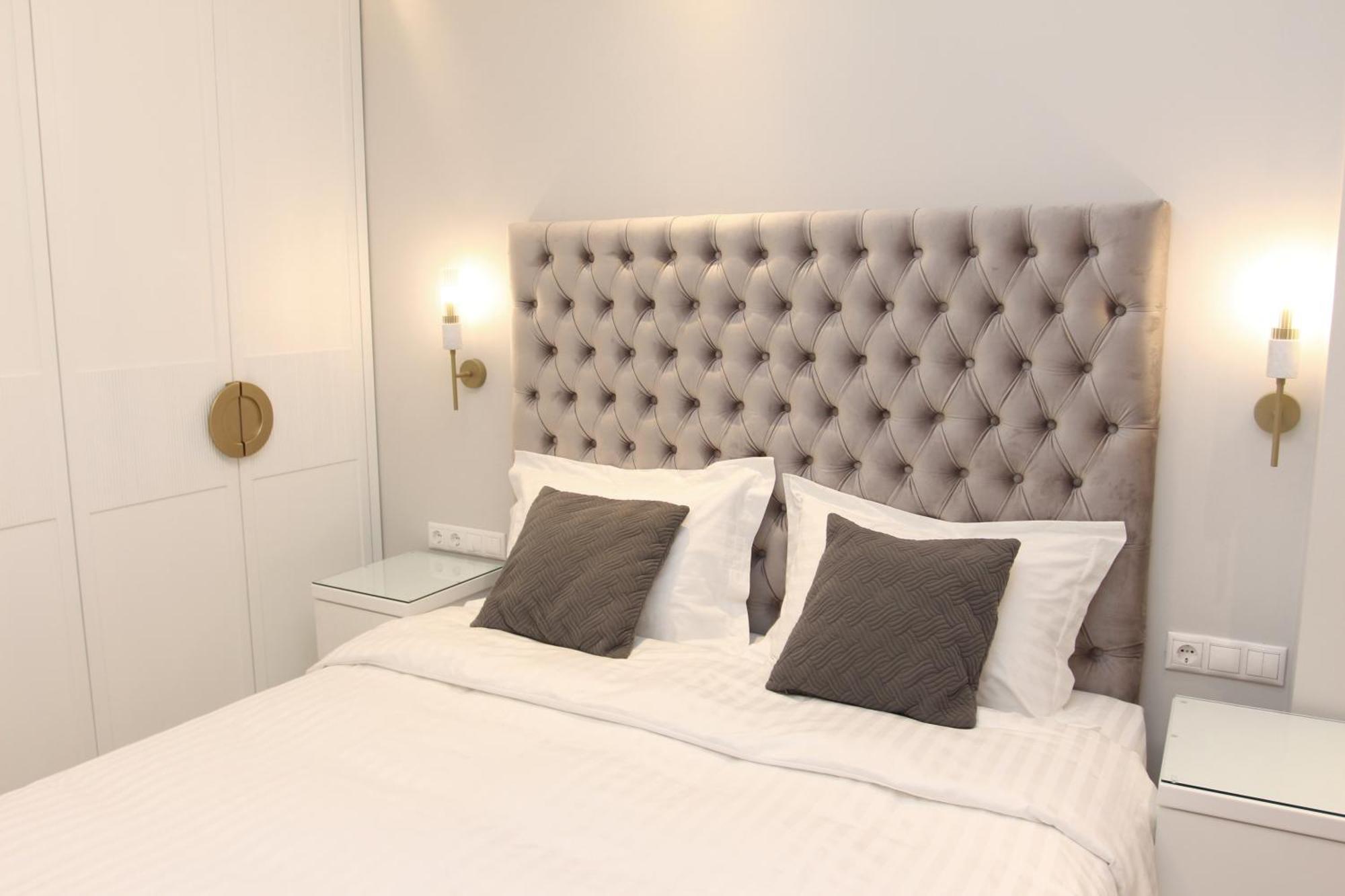 Central Metropolis Luxury Living Athena Bagian luar foto